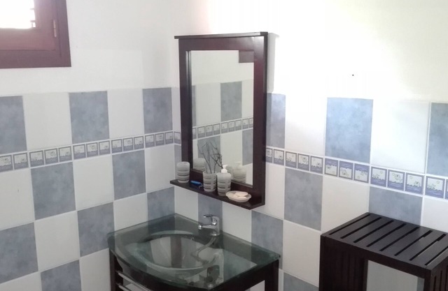 Ludade: F2 between Deshaies and Grand Anse