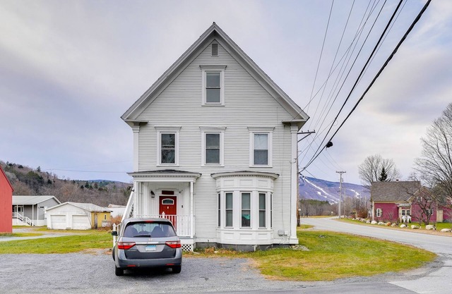 Ludlow Townhome: 3 Mi to Okemo Mountain!