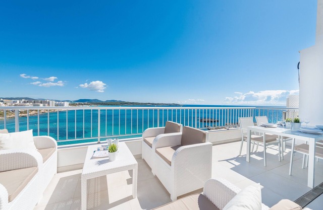 LUISAMAR SEA VIEW - Apartment with sea views in S'illot. Free WiFi