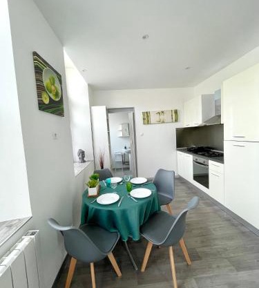 Lumineux et rénové studio en centre ville