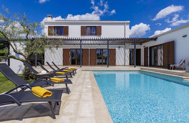 Luna Rossa by Interhome