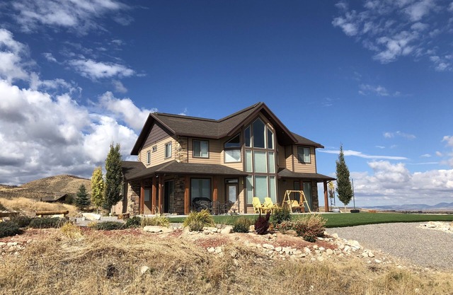 Lupine Vista at Bear Lake, SLEEPS 12, Beach Access, Pool, HotTub, Sport Court