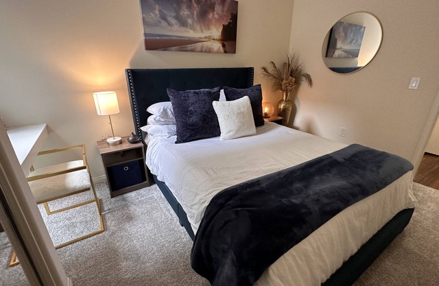 Lush 1 bd Koreatown w/FREE parking & In-Unit laundry