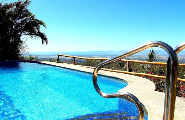 LUSH APARTMENT, SWIMMINGPOOL WITH GREAT OCEANVIEW