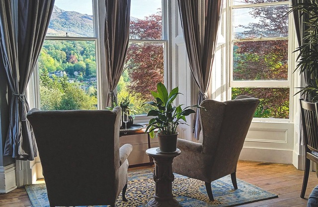 Lux double&lounge area/en suite.fab hosts/stylish interiors.incredible views