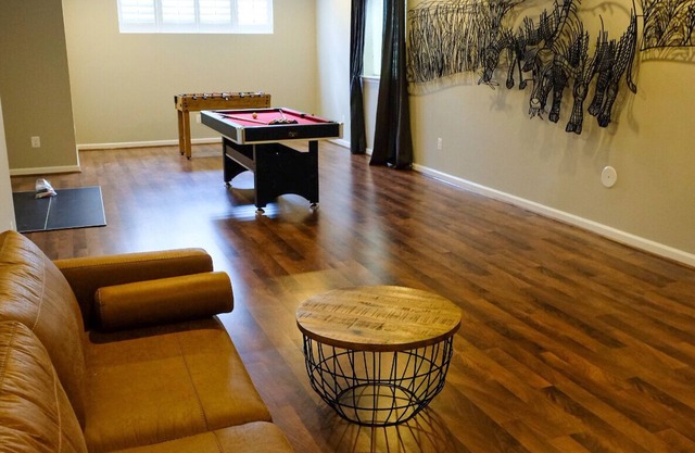 LUX HOME 5 BD, GIFT CARD, GAME ROOM, and more!