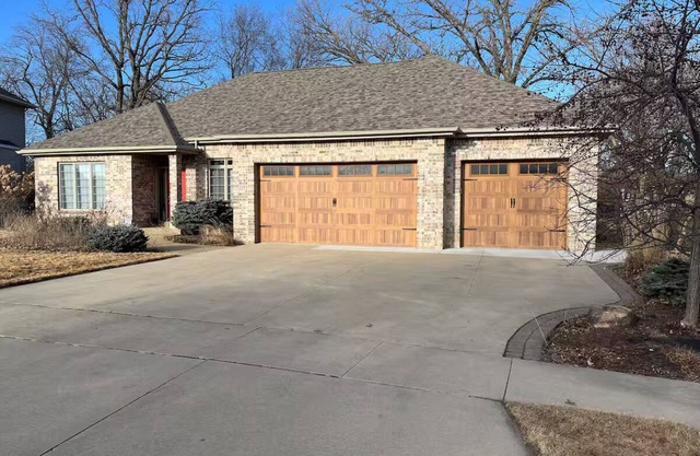 Lux Living With Beautiful Views