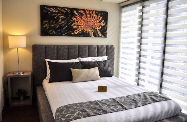 LUX Roomy 2-Bedroom @ Knightsbridge 2401