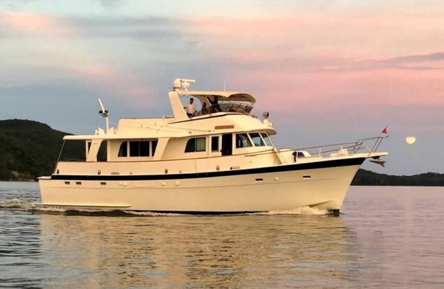 Lux Yacht Riverfront Downtown Chattanooga