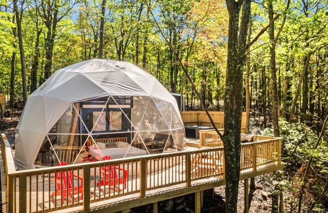 Luxe 2 Bed Dome w Hot Tub, Deck, Fire Pit & Bath