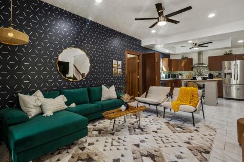 Luxe 4bd - Movie, Games - Centrally Located