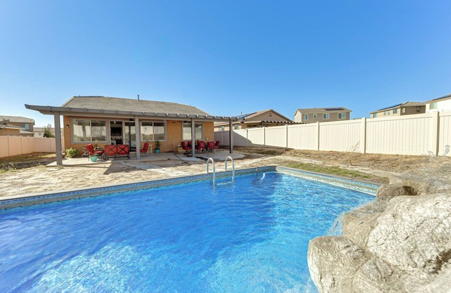 Luxe Beaumont Home w/Private Pool!