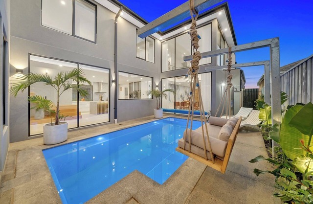 Luxe designer house with Pool, Cinema & Gym