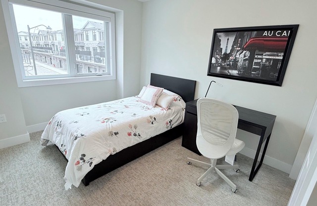 Luxe furnished home in Oakville
