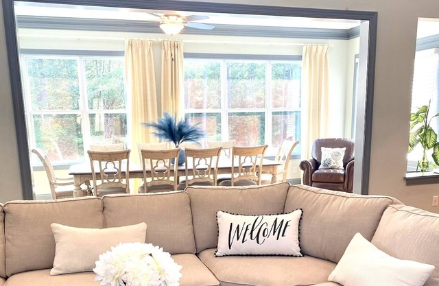 Luxe home with pool, near lake, golfing & more. Great for family vacations.