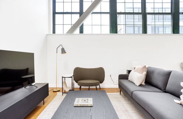 Luxe Kendall Square 2BR w/Gym, near MIT & Mass General, by Blueground