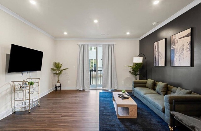 Luxe King 3BR Townhouse - Mins to Uptown CLT!
