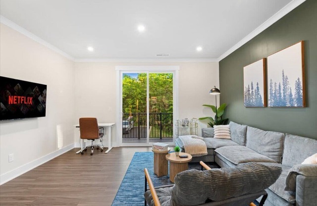Luxe King 3BR Townhouse Mins to Uptown CLT!