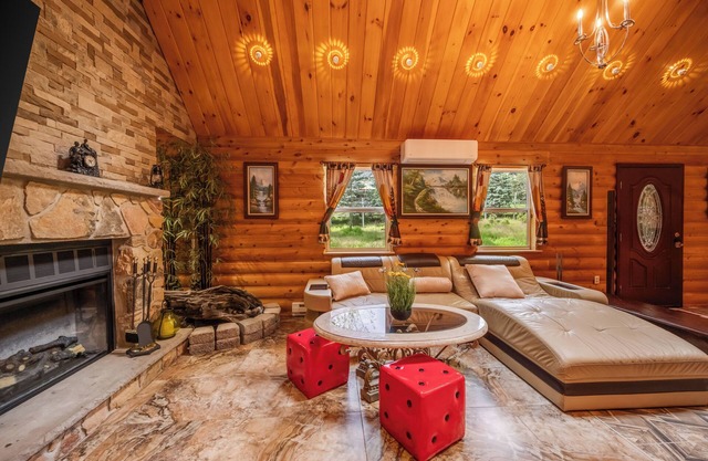 Luxe Pocono Oasis! Hot Tub, Firepit, Sauna, Lake, Ski, BBQ, Game Room, Fireplace