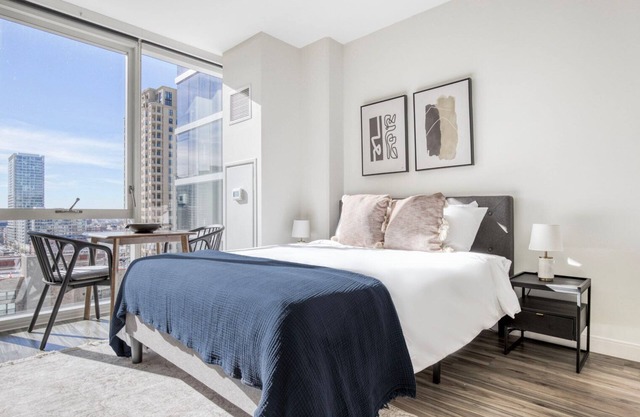 Luxe South Loop Studio w/Lounge, Pool & Gym nr Grant Park, by Blueground
