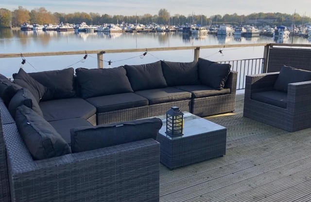 Luxe watervilla met eigen aanlegsteiger geschikt voor maximaal 6 personen in recreatiegebied de Gouden Ham in Maasbommel