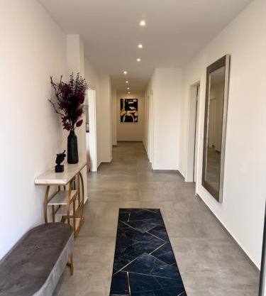 Luxee Apartment