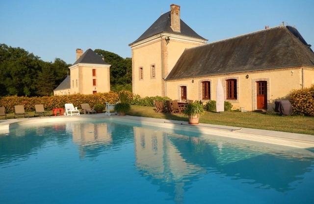 Luxurious 4BR Manor with Private Pool and Modern Amenities, Close to Le Mans Circuit