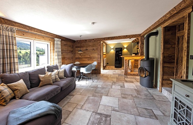 Luxurios Lodge-Style Apartment with Mountain View