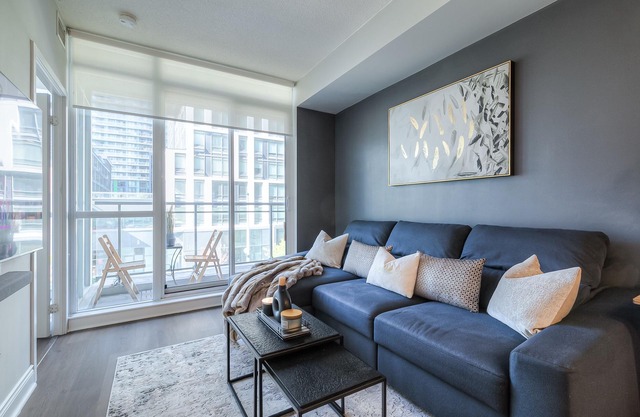 Luxurious 1BHK Condo - Balcony - Free Parking