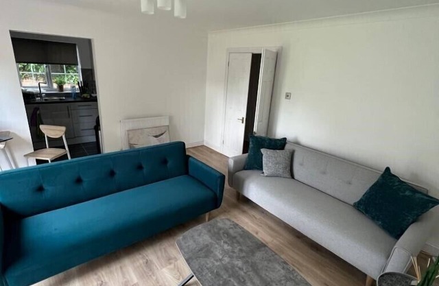 Luxurious 2-bed ground floor apartment with garden