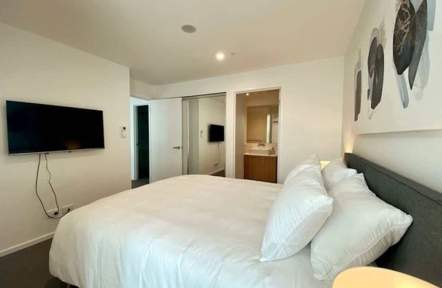 Luxurious 2BR Apt in Adelaide CBD with Pool-Gym-BBQ