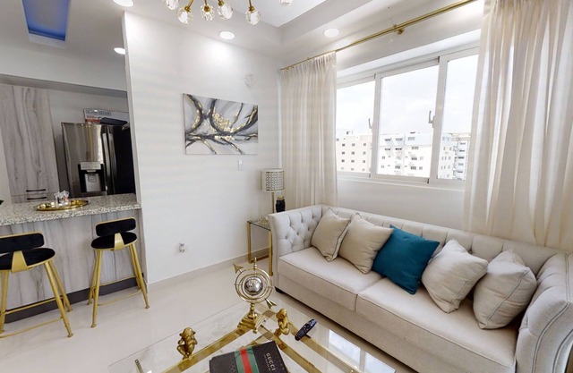 Luxurious 2BR condo with Rooftop, jacuzzi and BBQ