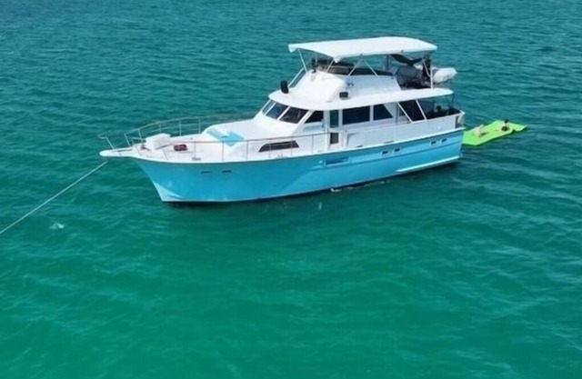 Luxurious 3-bedroom boat with AC and fitness room in amazing Key West