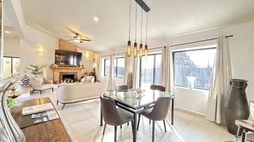 Luxurious 3-Bedroom Retreat in Ajijic - San Antonio- Walk to Everything