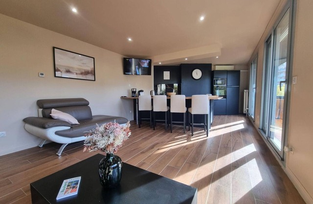 Luxurious 3rd-Floor Apartment with Balcony, Wellness Area & Parking in Saint-Chamond