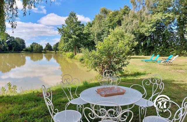 Luxurious 5-Bed Home, Private Lake, Games, Near Historic Sites