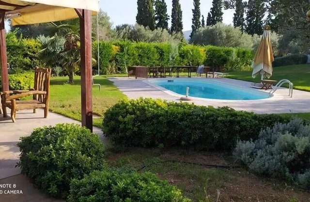 Luxurious 6 bedroom villa In a great location