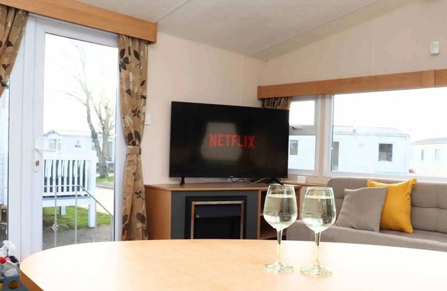 Luxurious 6 Sleeper Caravan Trecco Bay Essentials Included