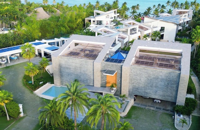 Luxurious 9-bedroom villa with private beach, fitness room in Cap Cana