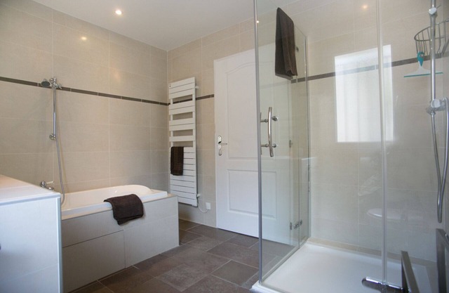 Luxurious Air-Conditioned Property with Stunning Views