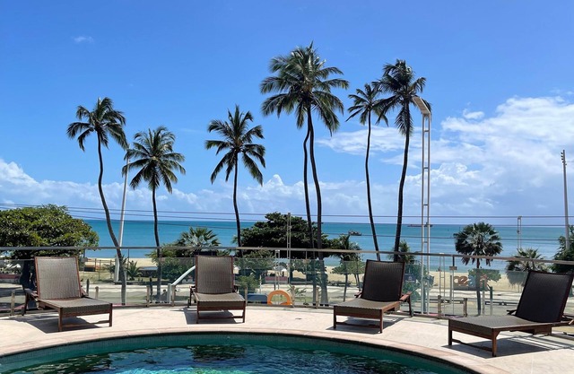 Luxurious apartment in marvelous Beira mar Fortaleza with AC, WiFi and Sea view