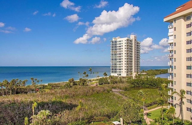 Luxurious Beach Front Condo with Spectacular Views!