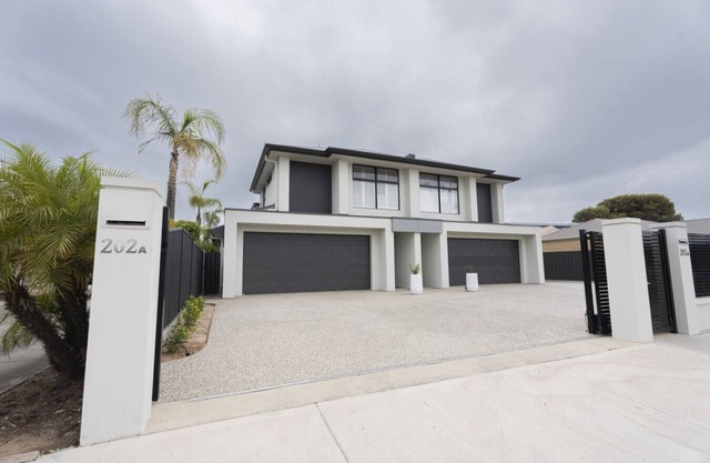 Luxurious Brand New Home