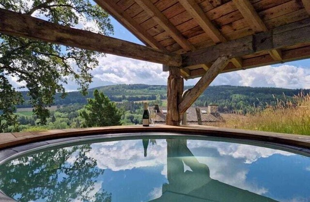 Luxurious Chalet with Jacuzzi and Sauna