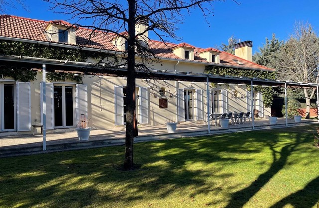Luxurious country house-chalet with garden and swimming pool 10 minutes from El Escorial