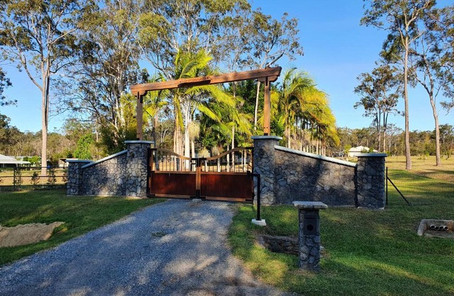 Luxurious Countryside Retreat - Visit our private apartment on our acreage property!