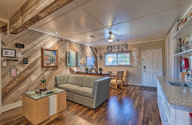 Luxurious Downtown Lodi Apartment in Wine Country!