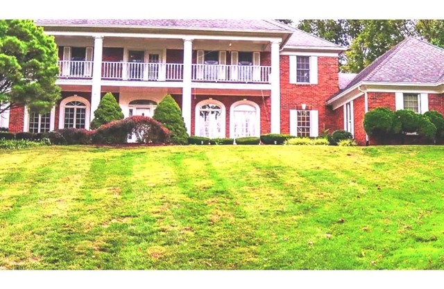 LUXURIOUS FLORISSANT ESTATE, “HOLIDAY SPECIAL “
