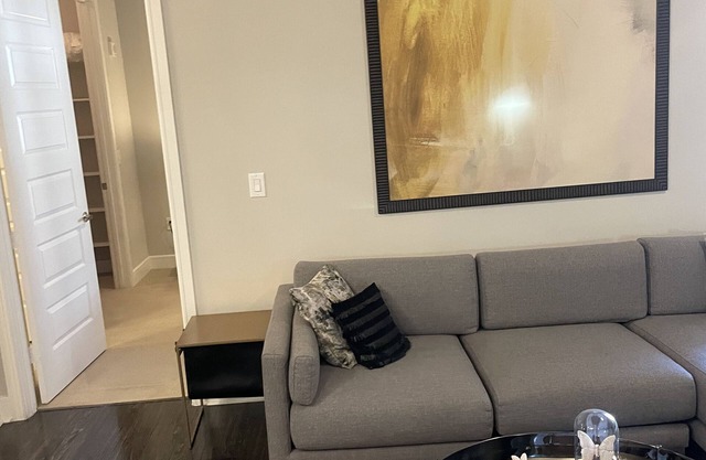 Luxurious Galleria condo 2 bedrom