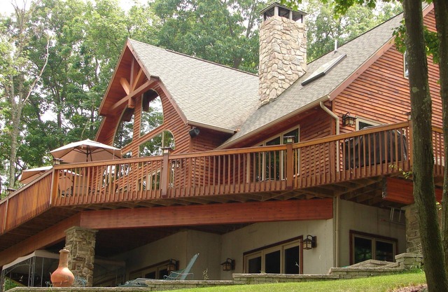 Luxurious Lakefront Home